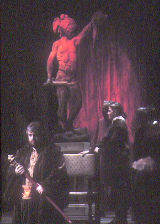 statue
